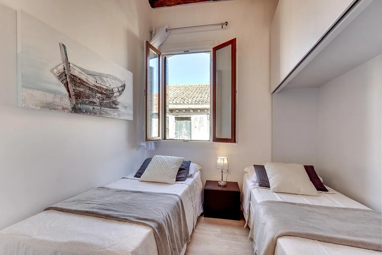 Botteri Palace Apartments - Faville Venice 0*,  Italy