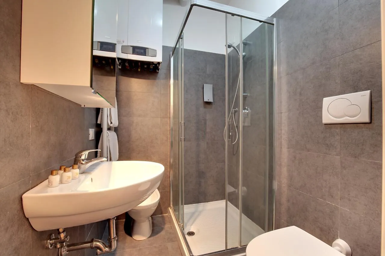 Botteri Palace Apartments - Faville Venice Italy